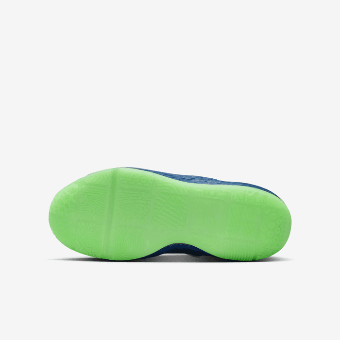 Kids Nike basketball shoes rubber outsole