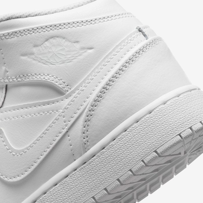 Jordan 1 Mid Triple White Older Kids’ Shoes – 554725-136