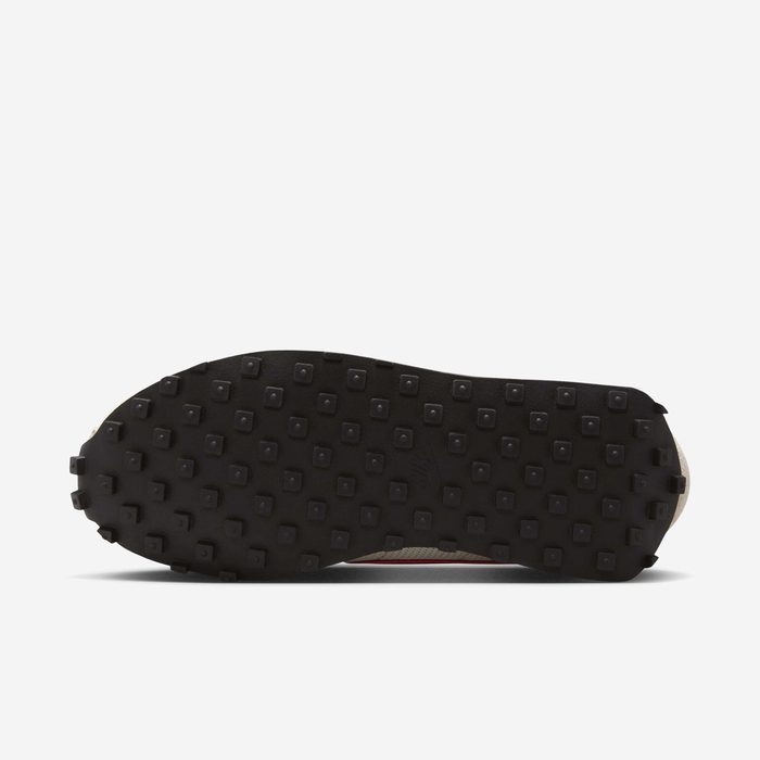 Flared heel design detail